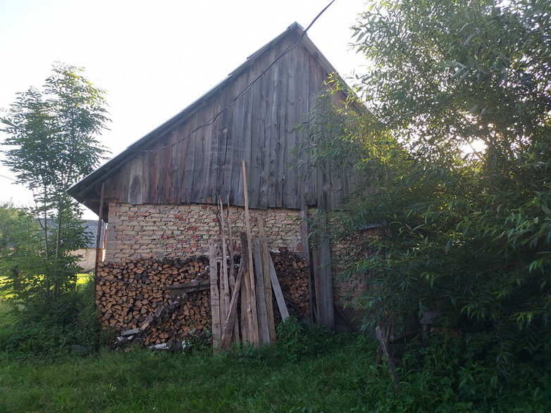 Zapas drewna w gospodarstwie Teresy w Kruszewie