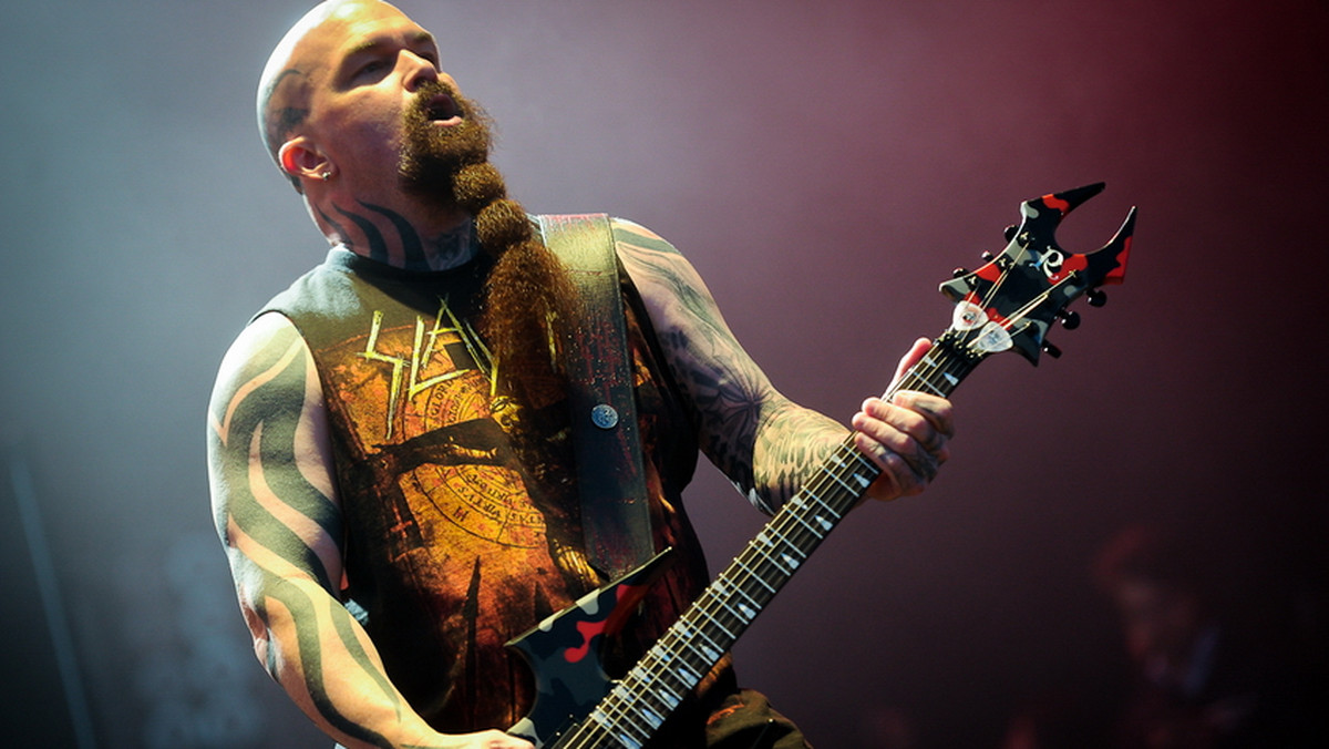 Kerry King, gitarzysta zespołu Slayer jest prawdziwym pracoholikiem. Nowe riffy powstają zawsze, kiedy bierze do ręki gitarę.