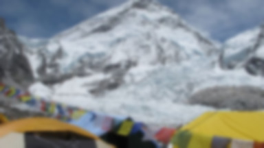 Lhotse 2012: problemy z poręczowaniem drogi na lodowcu do obozu I
