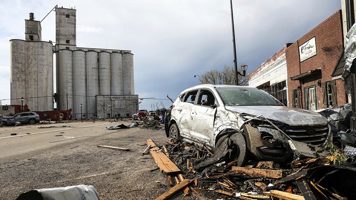 Skutki tornada w Perryton