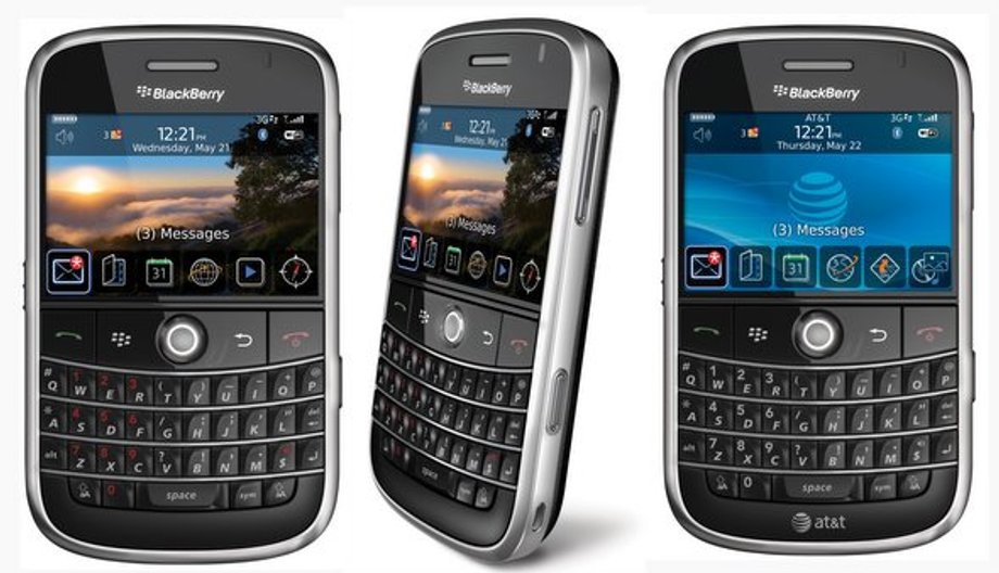 W 2008 roku na świat przyszedł BlackBerry Bold 9000. Był pierwszym z jednej z najpopularniejszych rodzin telefonów marki. Obsługiwał transmisję danych w standardzie HSDPA, a w środku znaleźć można było nawet 1 GB pamięci i 128 MB RAM-u. 2,6-calowy ekran oferował rozdzielczość 480 na 320 pikseli. W 2008 roku spadać zaczęły ceny akcji RIM.