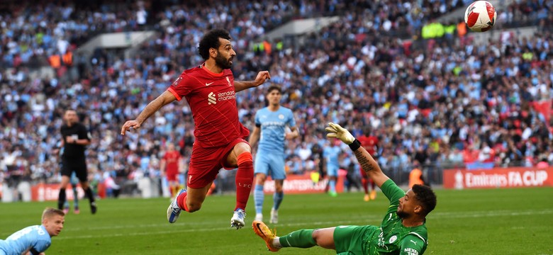 Katastrofalny błąd bramkarza Man City. Liverpool w finale Pucharu Anglii [WIDEO]
