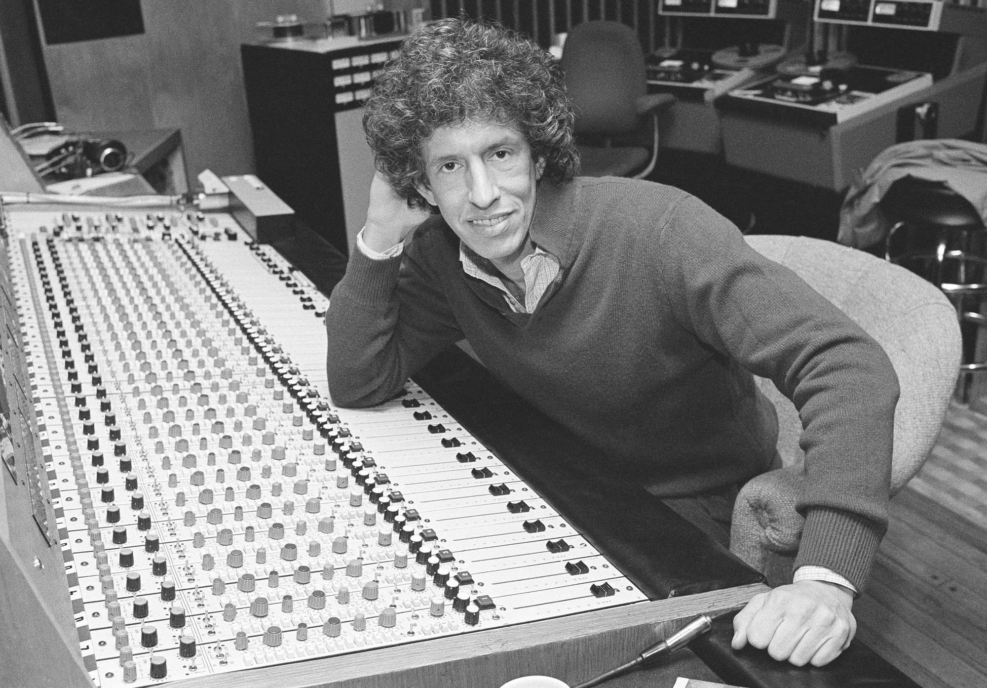 Producent Richard Perry pózuje na fotografii v Los Angeles, 18. januára 1982.
