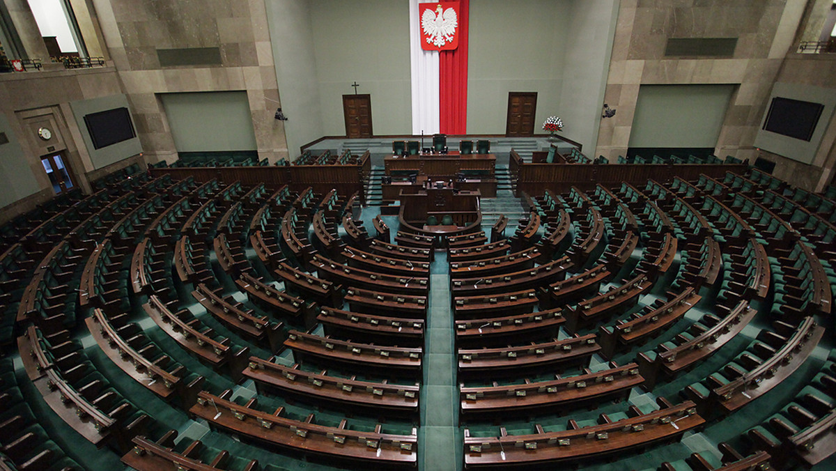 Sejm, który jutro po południu rozpoczyna czterodniowe posiedzenie, zajmie się m.in. projektem ustawy o ochronie gruntów rolnych i leśnych. Rozpatrzone będą też poprawki Senatu do ustawy zwiększającej finansowanie armii do 2 proc. PKB.