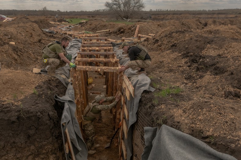 Ukrainian soldiers build a network of trenches near Donetsk
