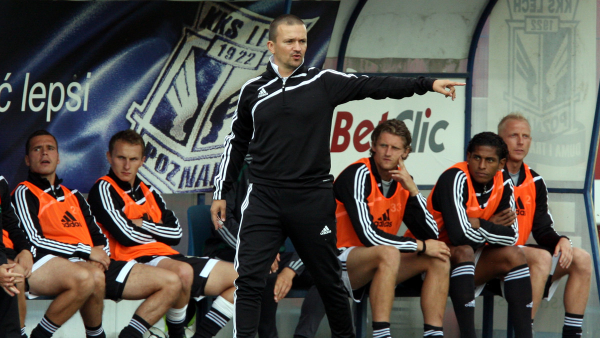 Trener PGE GKS Rafał Ulatowski nadal nie wie, gdzie będzie pracował w nowym sezonie. Chętnych na zatrudnienie byłego asystenta Leo Beenhakkera nie zabraknie, dlatego czas działa na niekorzyść szefów PGE.