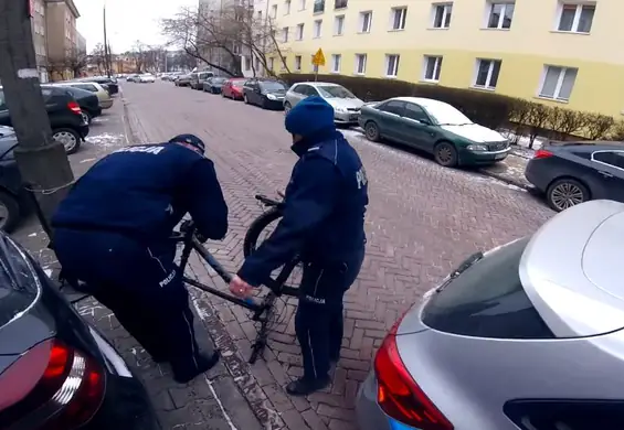 Policja przeszukała plecak i kurtkę Maćka, bo jechał na rowerze. Mamy komentarze policji i prawnika