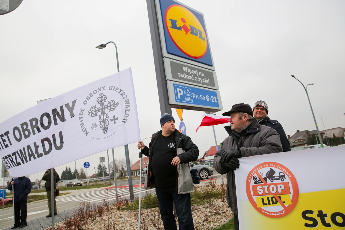  Wielkie protesty przed sklepami Lidla. Katolicy są oburzeni