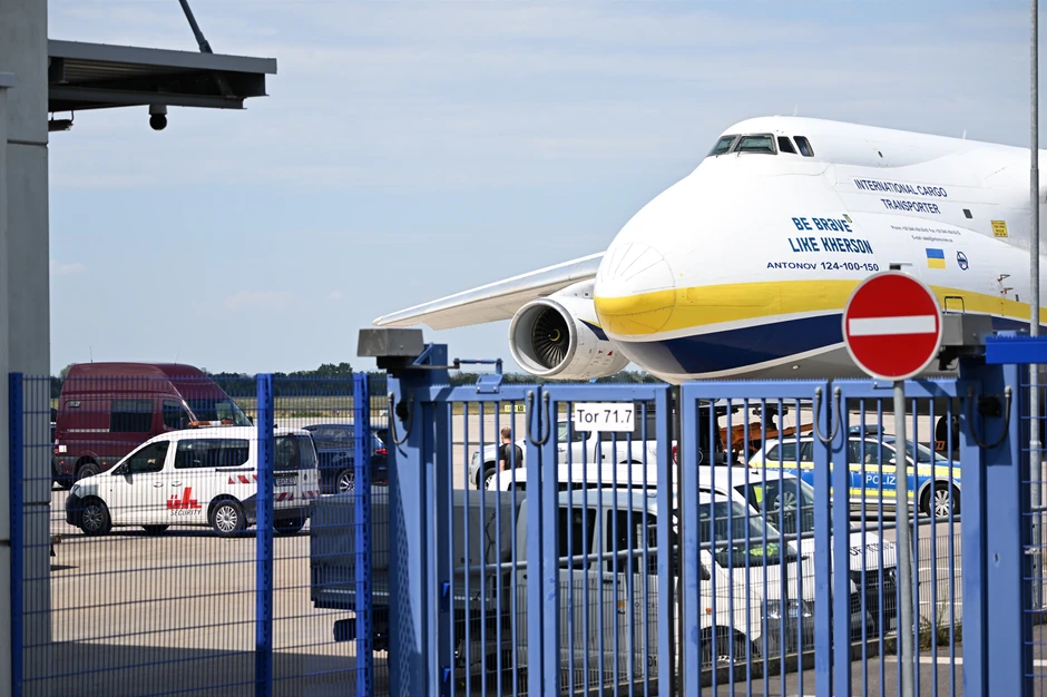 Ukrajinski "antonov" AN-124 na aerodromu u Lajpcigu 5. avgusta