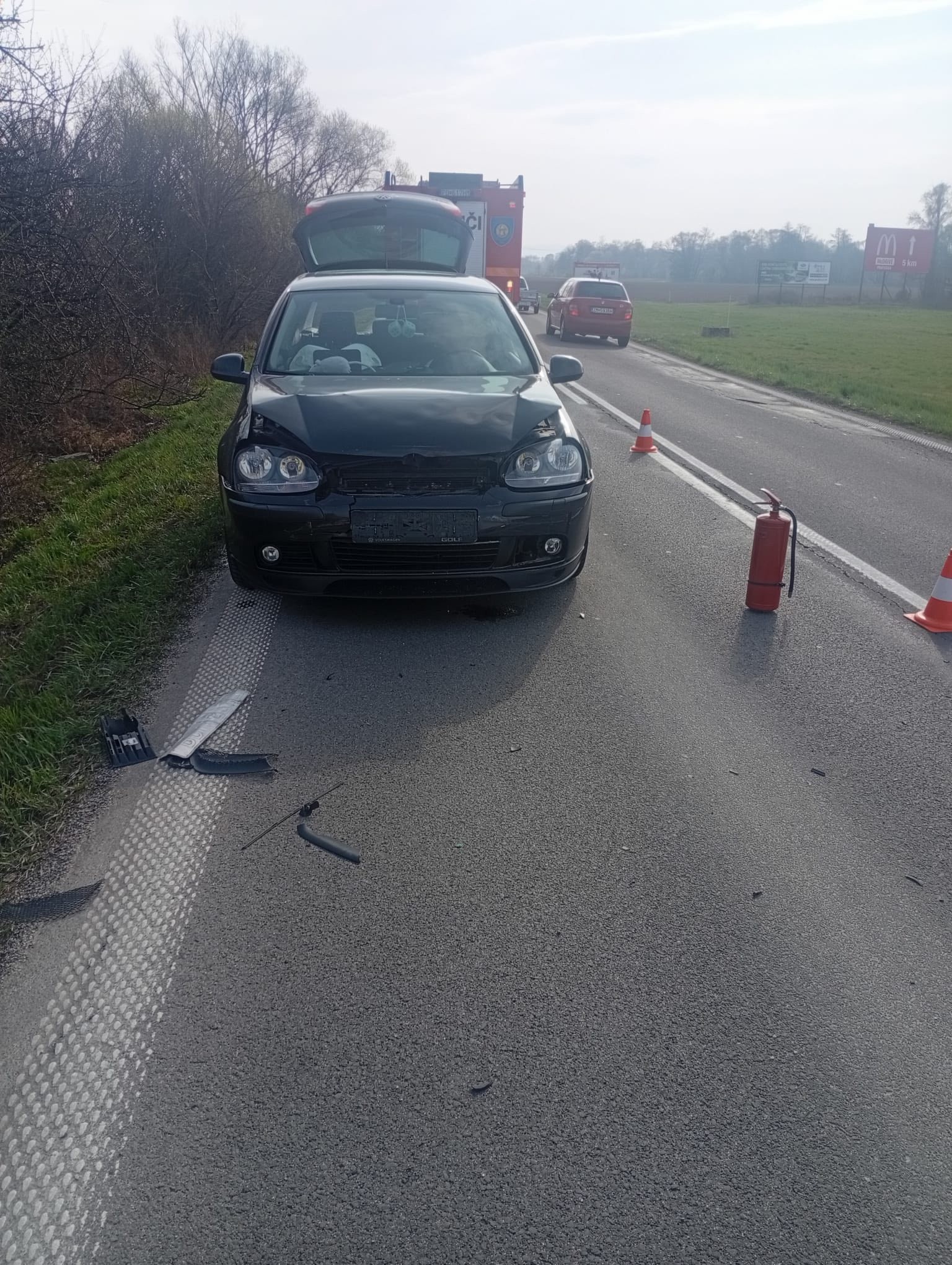 Zrážka 2 áut pri Nedožeroch-Brezanoch si vyžiadala zranenie maloletej osoby. 