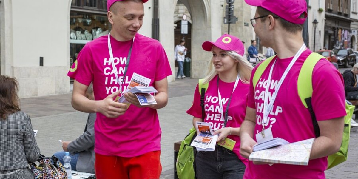 Pomocnicy miejscy pracują na ulicach Krakowa do godz. 16, w weekendy do 23