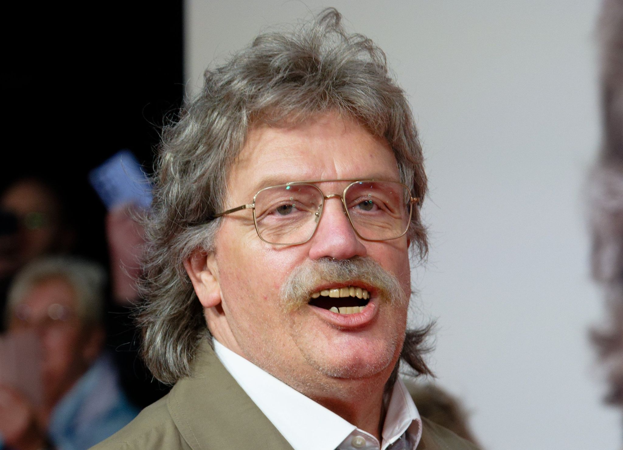 Zehn Comedians, sechs Stunden, ein Ziel: Wer gewinnt LOL mit Horst Schlämmer am Buzzer?