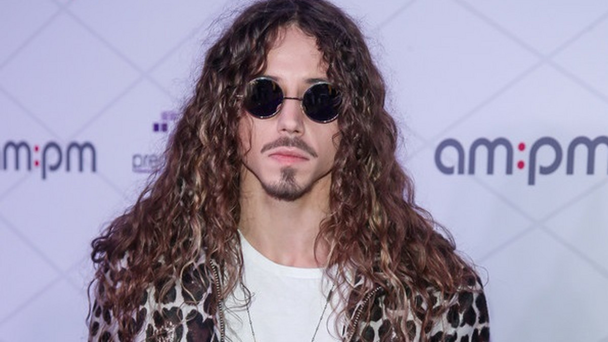 Michał Szpak będzie kolejną, po Dawidzie Kwiatkowskim, gwiazdą, która weźmie udział w wakacyjnych obozach dla dzieci i młodzieży. I zostanie za to sowicie wynagrodzony - dowiedział się "Fakt".