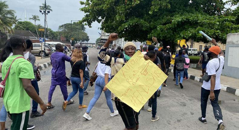 Nigerian youths protesting police maltreatments of innocent citizens. [Twitter/@UnclePamilerin]