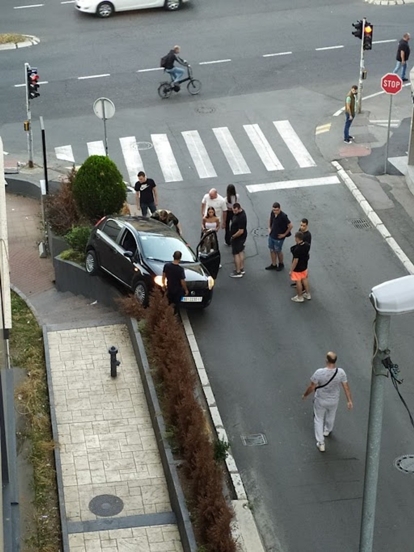 Udes na raskrsnici sa Dimitrija Tucovića