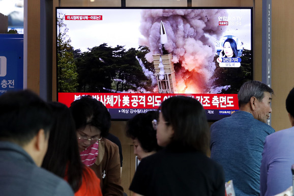 "PREKINITE SA PROVOKACIJAMA" Velika Britanija osudila Severnu Koreju nakon novog lansiranja balističkih raketa