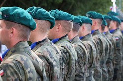 Podwyżki stawek uposażenia zasadniczego żołnierzy niebędących żołnierzami zawodowymi. Pojawił się projekt rozporządzenia zakładający podwyżki