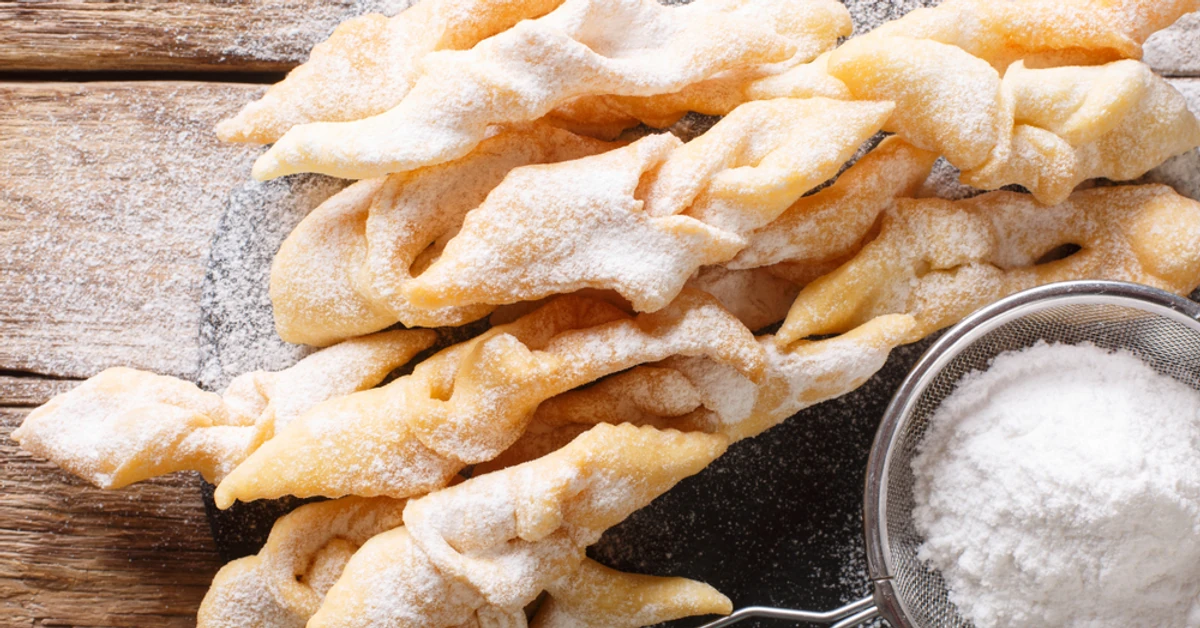 Faworki od Ewy Wachowicz. Smaży je tylko na tym tłuszczu