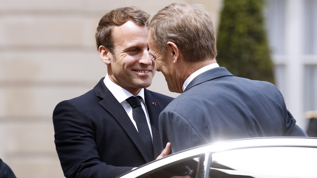 Przewodniczący Rady Europejskiej spotkał się dzisiaj w Paryżu z prezydentem Francji, by przygotować się przed nadchodzącymi unijnymi szczytami. Macron stwierdził, że był "bardzo szczęśliwy" mogąc gościć Tuska w Pałacu Elizejskim.