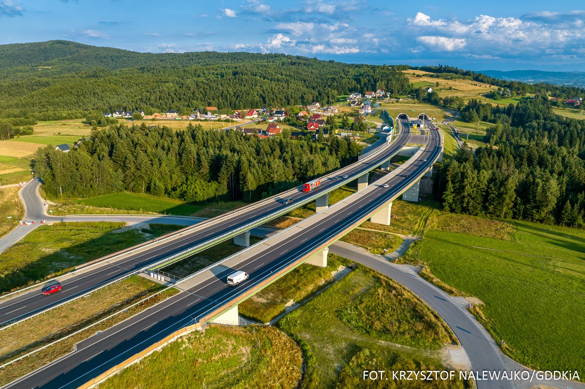 Już 22 mln aut przejechało tunelem na zakopiance. Pokonanie 2058 metrów trwa 75 sekund