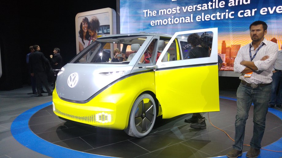 Spektakularny Volkswagen I.D. Buzz wzorowany na starym Transporterze T1