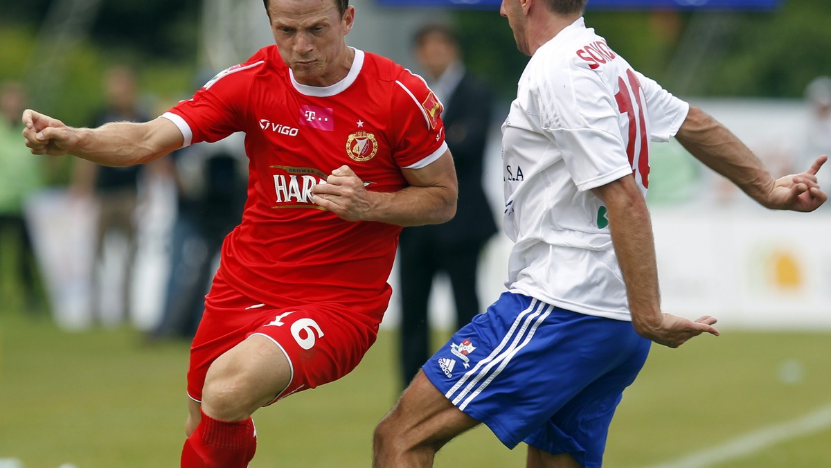 Podbeskidzie Bielsko-Biała zremisowało z Widzewem Łódź 0:0 w meczu 3. kolejki T-Mobile Ekstraklasy. To dopiero pierwszy remis bezbramkowy w tym sezonie najwyższej piłkarskiej klasy rozgrywkowej.