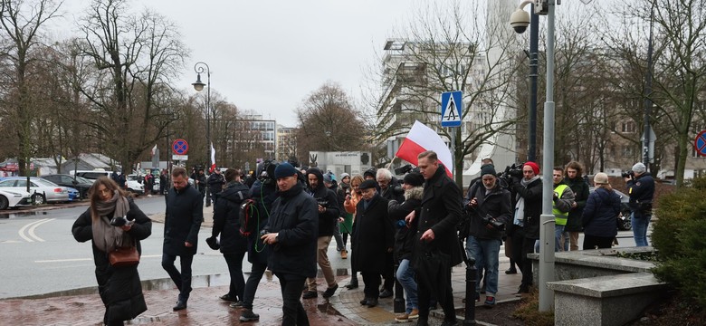 Wąsik i Kamiński będą mieli nowe problemy? Kancelaria Sejmu sprawdza awanturę przed budynkiem