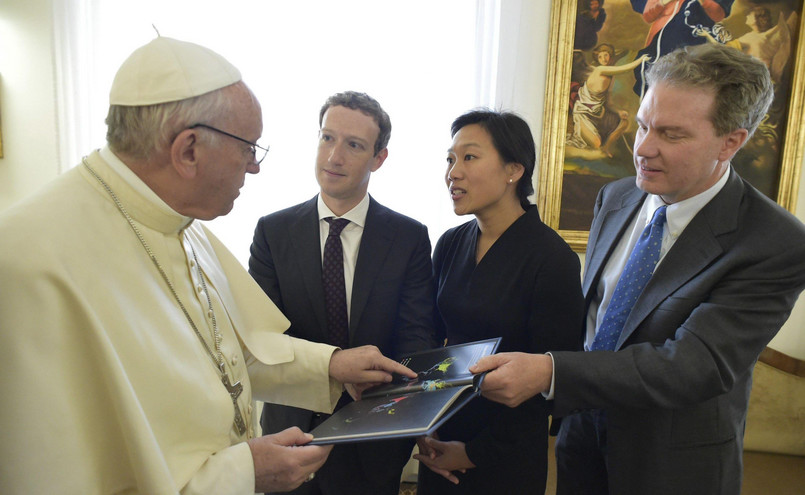 Papież Franciszek przyjął na audiencji Marka Zuckerberga i jego żonę Priscillę Chan