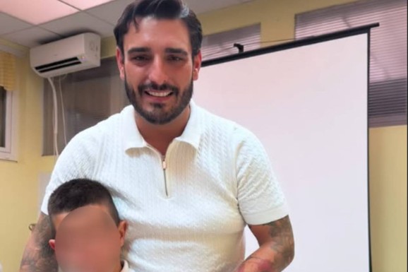 DARKO LAZIĆ SVIRAO KLAVIR NA ZAVRŠNOJ PRIREDBI SINA ALEKSEJA Folker puca od ponosa, pozirao sa naslednikom: Tu je i Marina Gagić