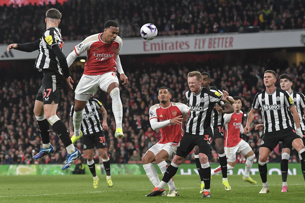 Gabriel strzela gola dla Arsenalu