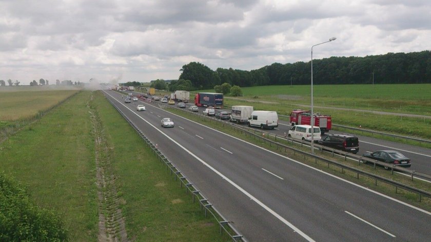 Wypadek na autostradzie A 4. Autobus i ciężarówka stanęły w ogniu