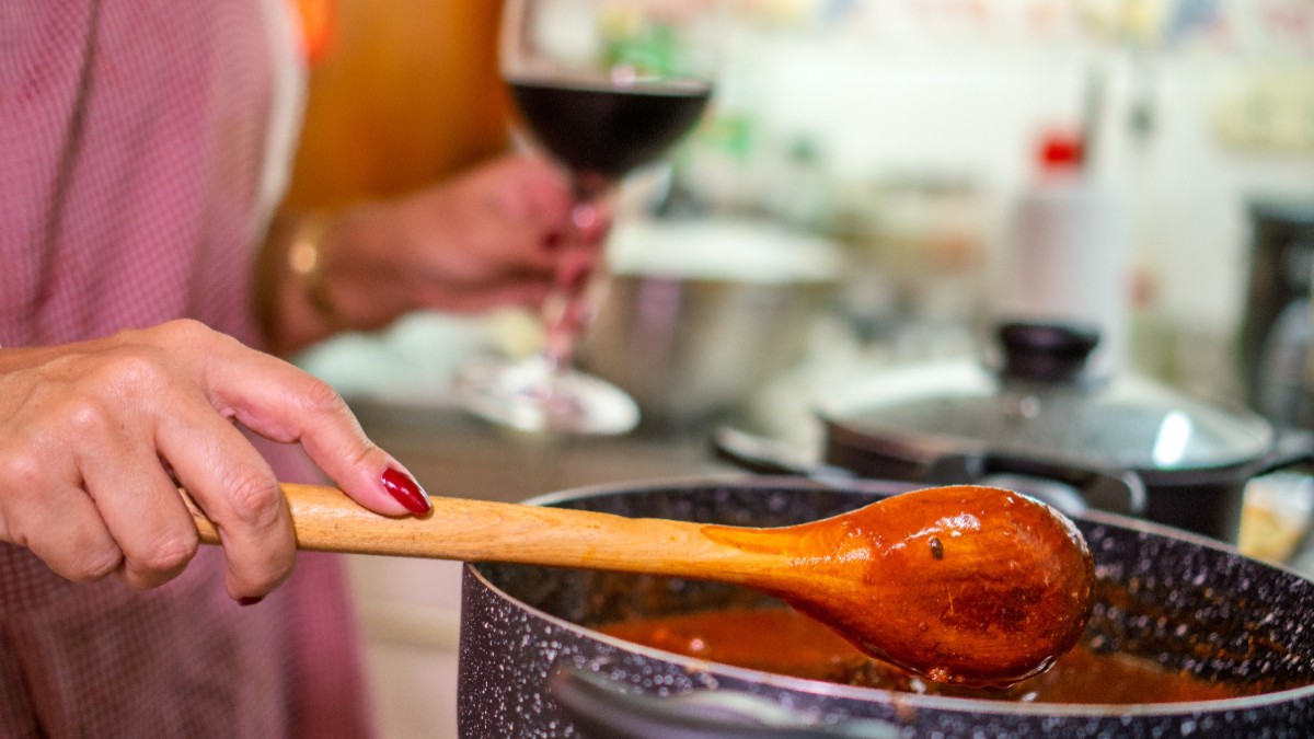 Secretul sosului perfect de vin roșu: cum poți să îl prepari fără carne 