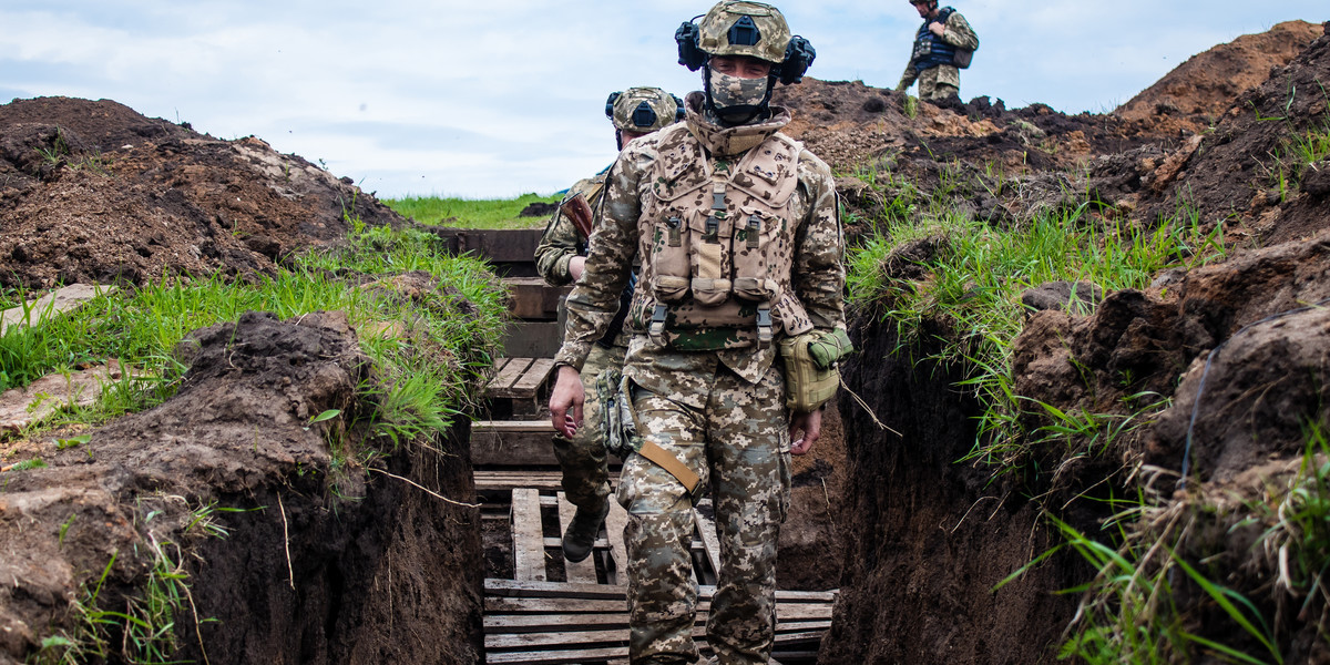 Ukraińscy żołnierze w okopach w kwietniu 2023 r. (fotografia ilustracyjna)