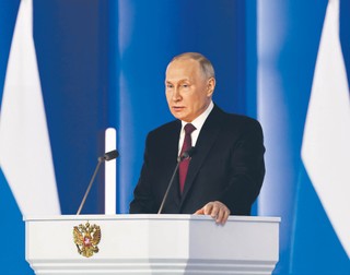 Władimir Putin przygotowuje Rosjan na długotrwałą konfrontację z Zachodem