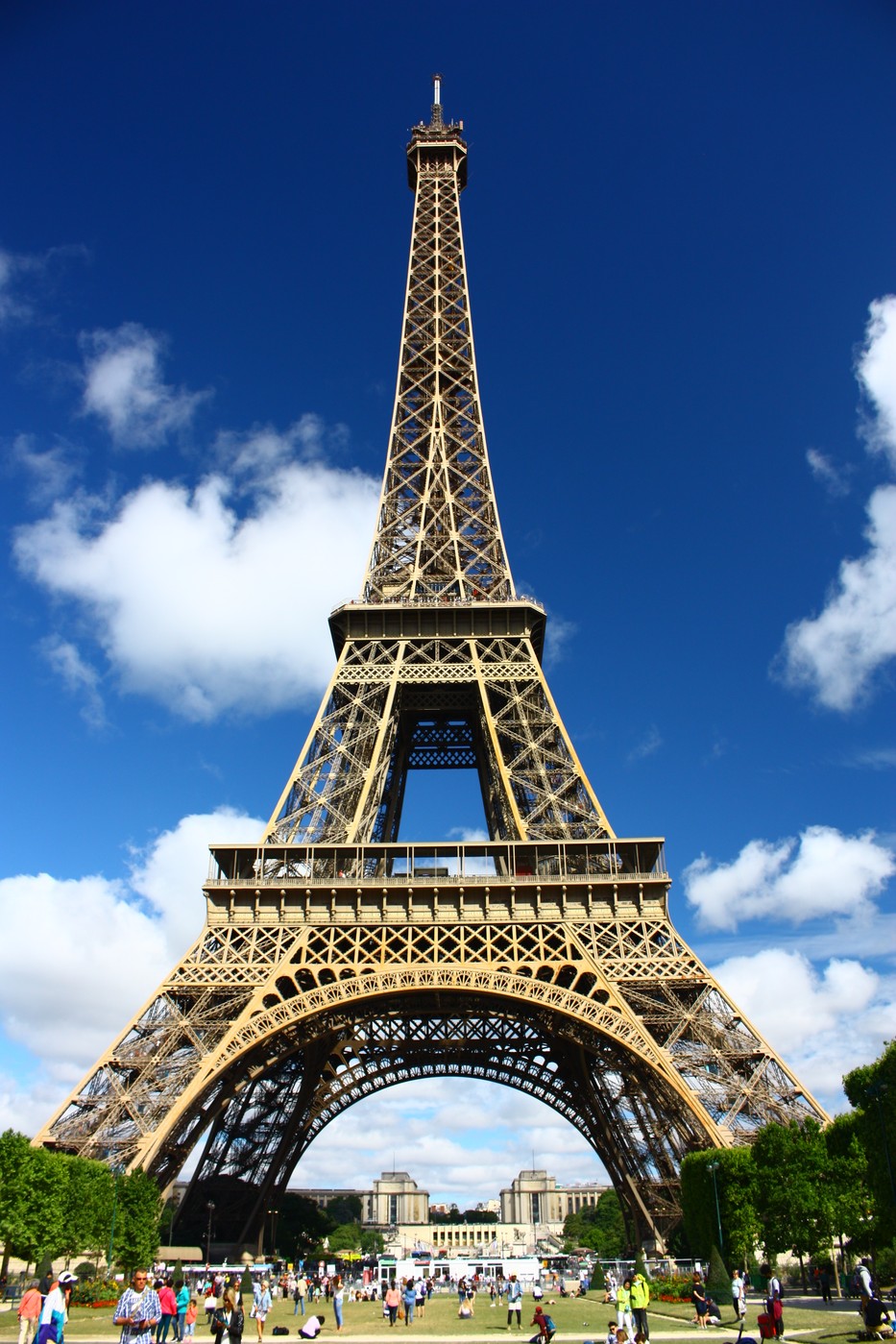 Tényleg volt bőr az arcán ahhoz, hogy kétszer is megpróbálja eladni Párizs jelképét. / Fotó: GETTY IMAGES