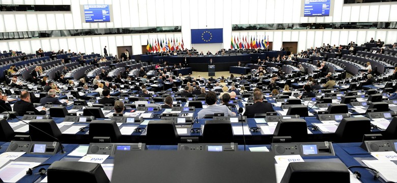 "Seans kłamstw i manipulacji", "Matrix". Opozycja o wystąpieniu premiera w europarlamencie