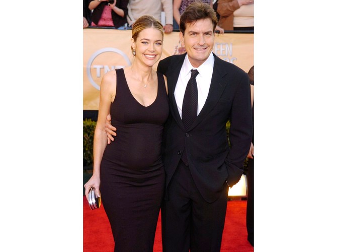 Charlie Scheen nie tylko zdradzał piękną Denise Richards, ale również stosował wobec niej przemoc fizyczną