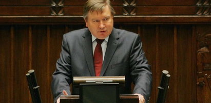 Minister o Smoleńsku: Badamy wątki sprzed 10 lat!