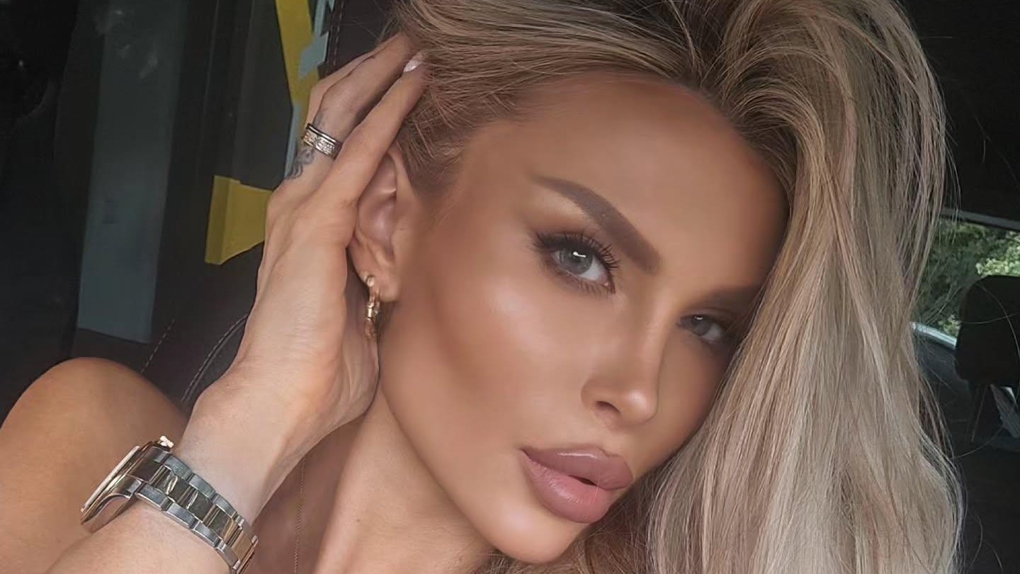 Modelka Lela Vémola. 