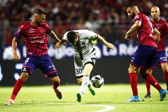 Bolesne przywitanie Wieteski z Ligue 1. Messi i Neymar 'zabawili się' z Clermont [WIDEO]