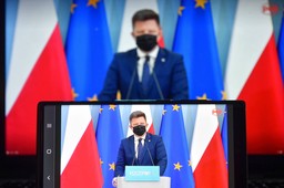 Dworczyk: Ruszają pierwsze punkty szczepień drive-thru