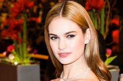 Lily James całuje niemieckiego oficera