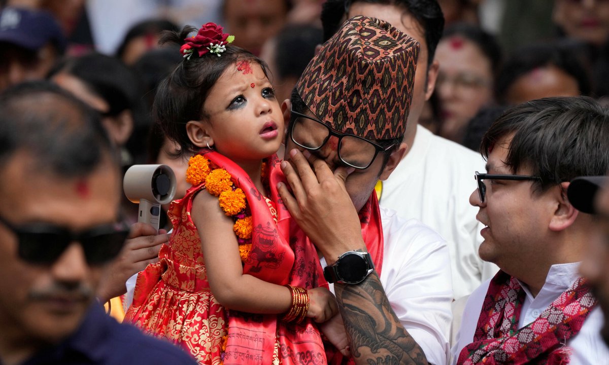Dwulatka została żywą "dziewiczą boginią". Kontrowersyjna tradycja w Nepalu
