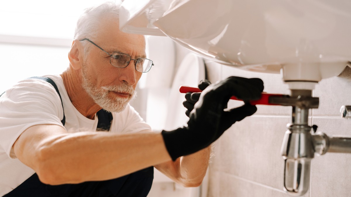 Ja sam vodoinstalater sa 30 godina iskustva i ovo je pravi uzrok začepljena cevi 