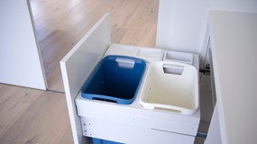 Nowy kolor pojemników na odpady (biały)? W niektórych gminach takie stoją. Jakie śmieci do nich wrzucamy?