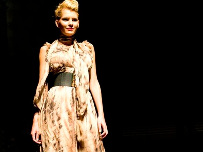 Elisabetta Franchi Celyn b. w kolekcji jesień-zima na Manufaktura Fashion Week