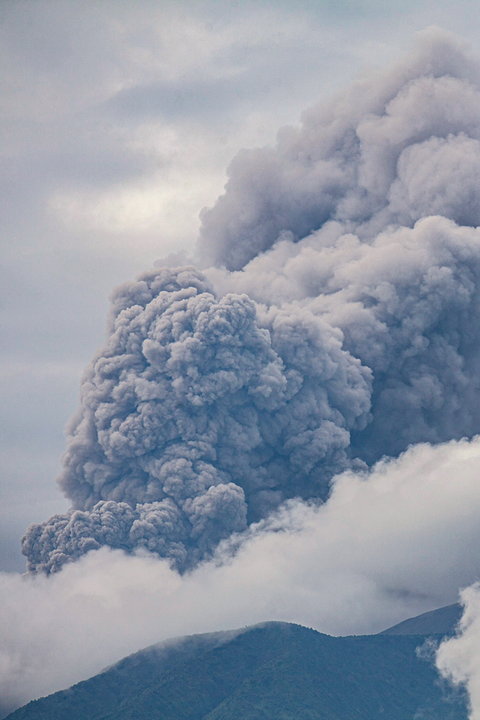Pył wulkaniczny uniósł się na wysokość 3 tys. m 