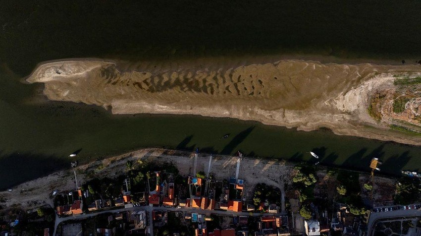 Pogled iz vazduha na Dunav kod Slankamena | Foto: REUTERS/Djordje Kojadinovic