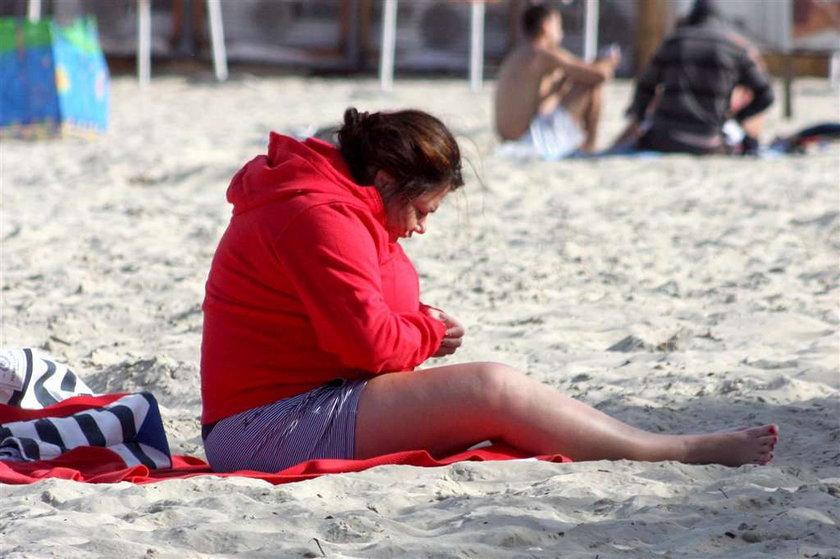 Kasia Niezgoda ucięła sobie drzemkę na plaży. FOTY