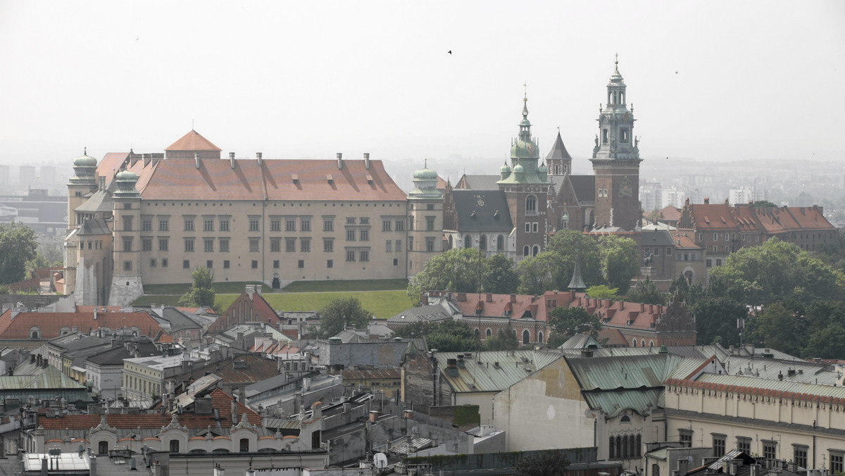 W listopadzie ubiegłego roku Rada Miasta Krakowa objęła zabytkowe centrum Krakowa szczególną formą ochrony - w trosce o uporządkowanie i zachowanie tego, unikatowego w skali światowej, zabytkowego zespołu urbanistyczno-architektonicznego - utworzyła Park Kulturowy Stare Miasto.